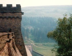 Derwent Dam close up Wallpaper