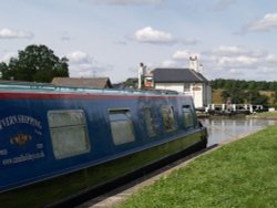 Grove lock, Grand Union Canal, Grove, Nr. Leighton Buzzard Wallpaper
