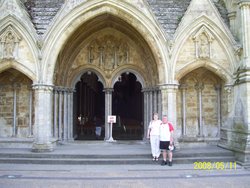 Salisbury Cathedral entrance Wallpaper