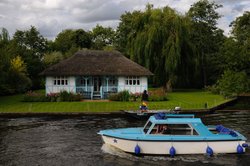 Pleasure boat and house near the Broad Wallpaper
