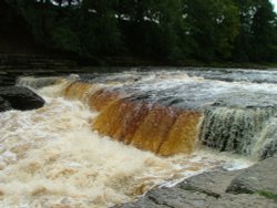 A view of Aysgarth, North Yorkshire Wallpaper