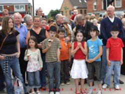 Stan Laurel statue Wallpaper