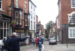 Street outside the Cathedral Wallpaper