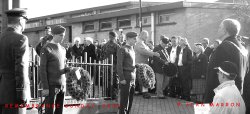 Remembrance 2004 - Town Mayor at Cenotaph Wallpaper