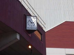 Memorial to the Busby Babes outside Old Trafford Wallpaper