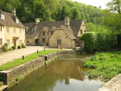 Castle Combe - Puddleby-on-Marsh river wall Wallpaper