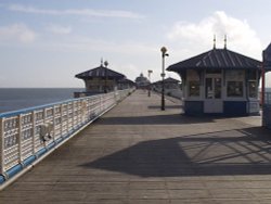 Llandudno Pier early morning Wallpaper
