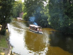 River near Cathedral Watergate Wallpaper