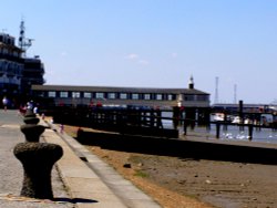 Gravesend promenade Wallpaper