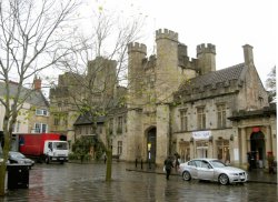 Approaching Cathedral Wallpaper