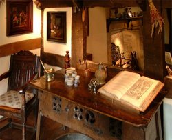 Interior at Hall's Croft, Stratford-upon-Avon Wallpaper