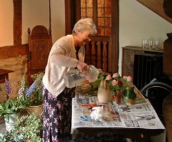 Flower arranger at Hall's Croft, Stratford-upon-Avon Wallpaper