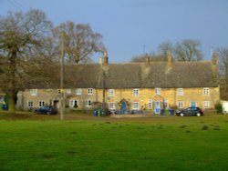A lovely row of cottages Wallpaper