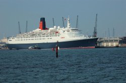 Picture of QE2 - 2006 at Southampton. Wallpaper