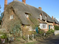 Thatched cottages Wallpaper