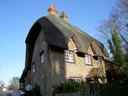 Thatched cottage Wallpaper