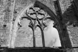 Arch at Easby Abbey Wallpaper