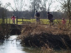 Family bike-ride, River Cherwell / Oxfordshire Way, Pigeons Lock, Kirtlington, Oxon