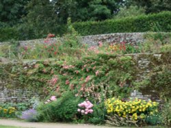 The gardens, Haddon Hall Wallpaper
