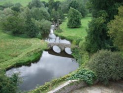 Lovers' bridge, Haddon Hall Wallpaper