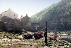 View fom beck Staithes, North Yorkshire Wallpaper