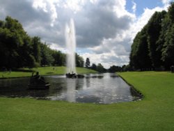 Chatsworth Fountain. Wallpaper