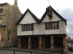 Clockhouse in Burford, Cotswolds Wallpaper