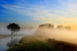 Mist at Branston Lock Wallpaper
