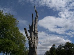 The sculptured tree Wallpaper