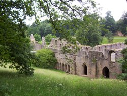 Ruins of Fountains Abbey Wallpaper