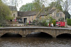 Bourton-on-the-Water, Gloucs. Wallpaper