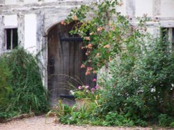 Valley Farm House Wallpaper