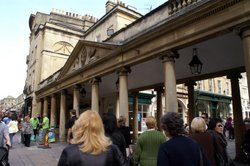 The entrance to the Bath Abbey and Roman baths. Wallpaper