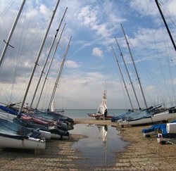Dinghies on the foreshore at Whitstable, Kent Wallpaper