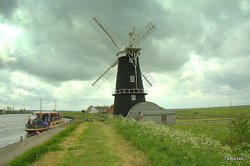 The Southern Belle at Berney Arms Wallpaper