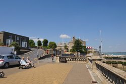 Cowes Promenade - May 2009 Wallpaper