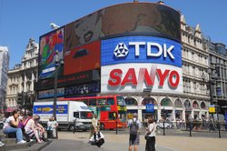 Piccadilly Circus - London Wallpaper