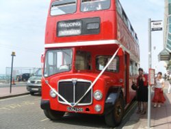 Old red double decker bus Wallpaper