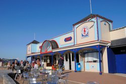 Teignmouth Pier (front) June 2009 Wallpaper