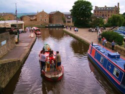 Barges in Skipton, North Yorkshire Wallpaper