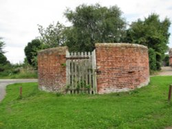 Blundeston Pound Wallpaper