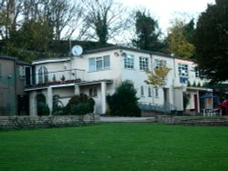 Sparrows Nest Gardens Wallpaper