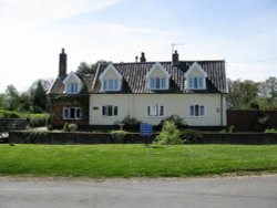Houses in Sibton opposite the Pub Wallpaper