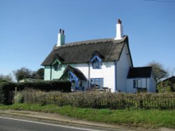 Haddiscoe pretty thatched cottage Wallpaper