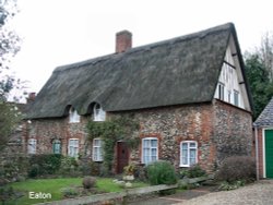 Thatched cottages in Eaton Wallpaper