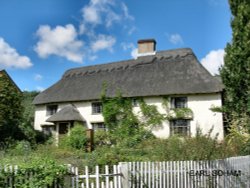 Thatched cottage in Earl Soham Wallpaper