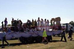 And here comes the Carnival Queen. Wallpaper