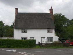 Thatched cottage in Homersfield Wallpaper
