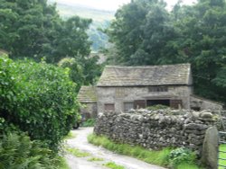 An old barn in Kettlewell Wallpaper