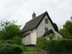 Thatched Cottage in Pulham St Mary. Wallpaper